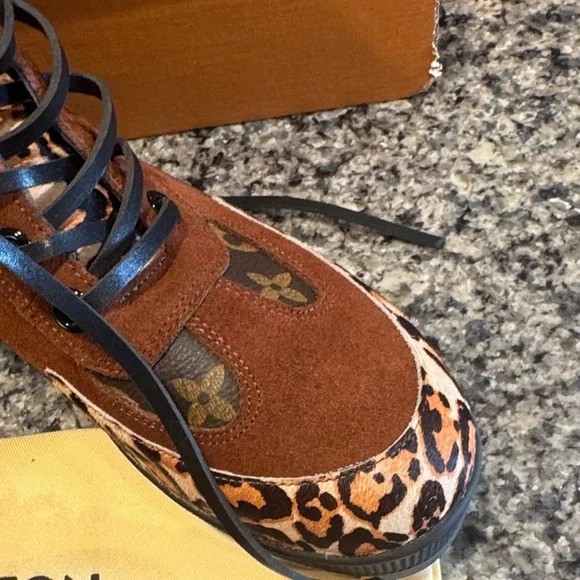 Brown and Black Leopard Boots size 9 with box - Picture 6 of 14